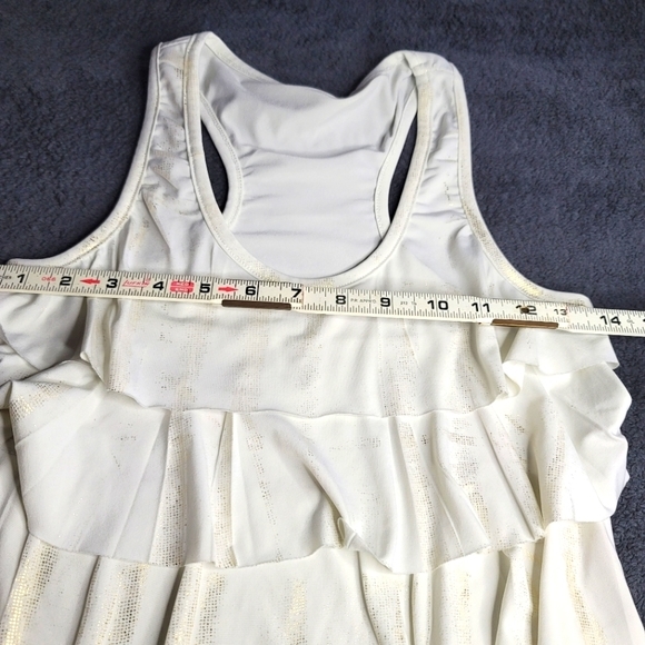 Sleeveless blouse.  / showy. - Picture 3 of 3